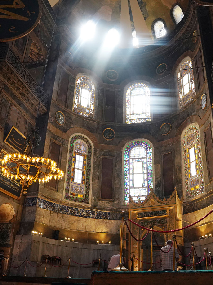 Visit the historic district of Istanbul Sultanahmet