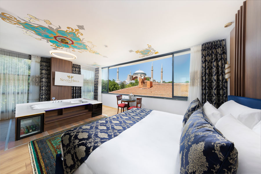 Visit the historic district of Istanbul Sultanahmet