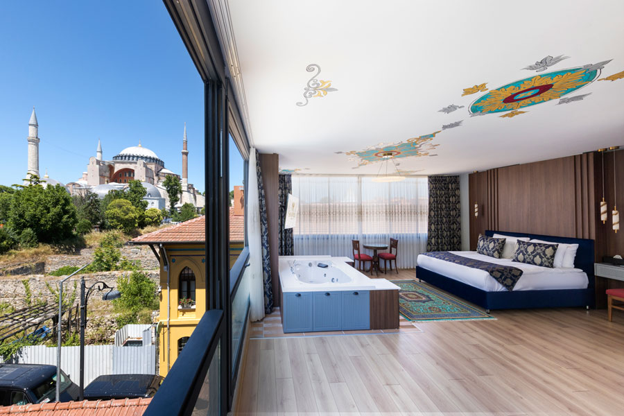 Visit the historic district of Istanbul Sultanahmet
