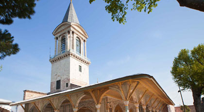 Visit the historic district of Istanbul Sultanahmet
